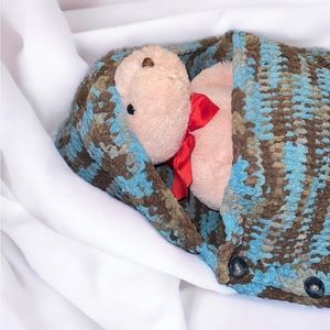 Cozy, plush baby cocoon to keep your newborn baby warm on those cold nights.